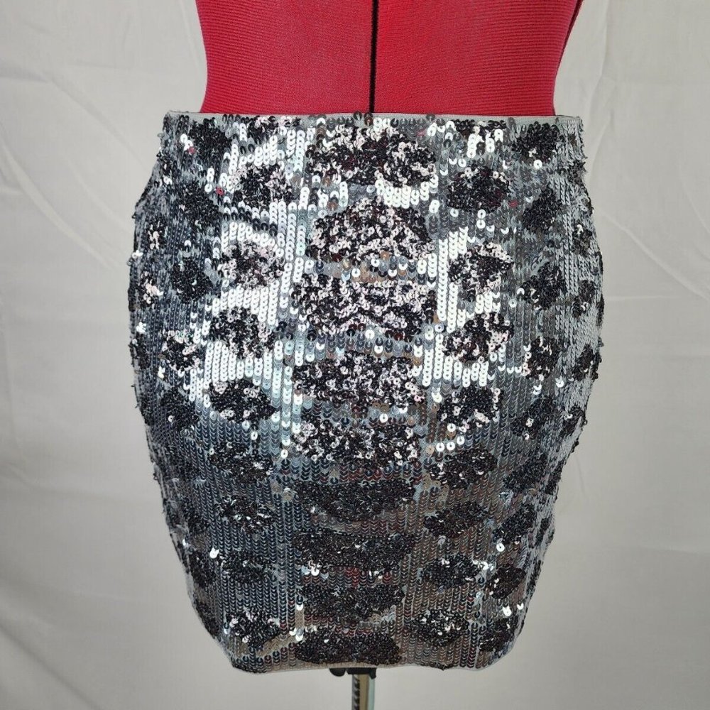 EXPRESS Silver & Grey Sequined Mini Stretchy Bodycon Short Skirt w/ Liner - XS - Picture 4 of 7